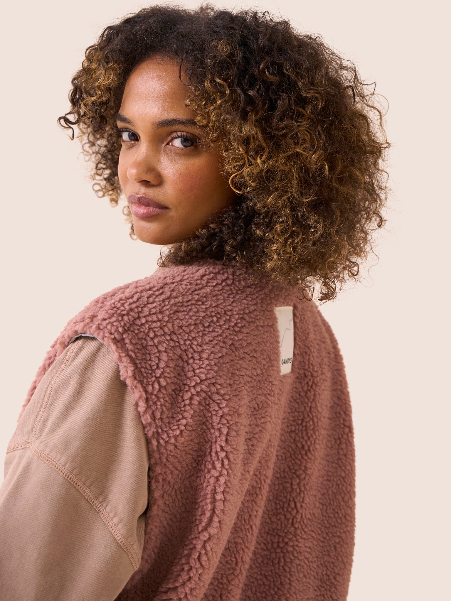 Harlem Recycled Fleece Gilet in Pink - Image 7