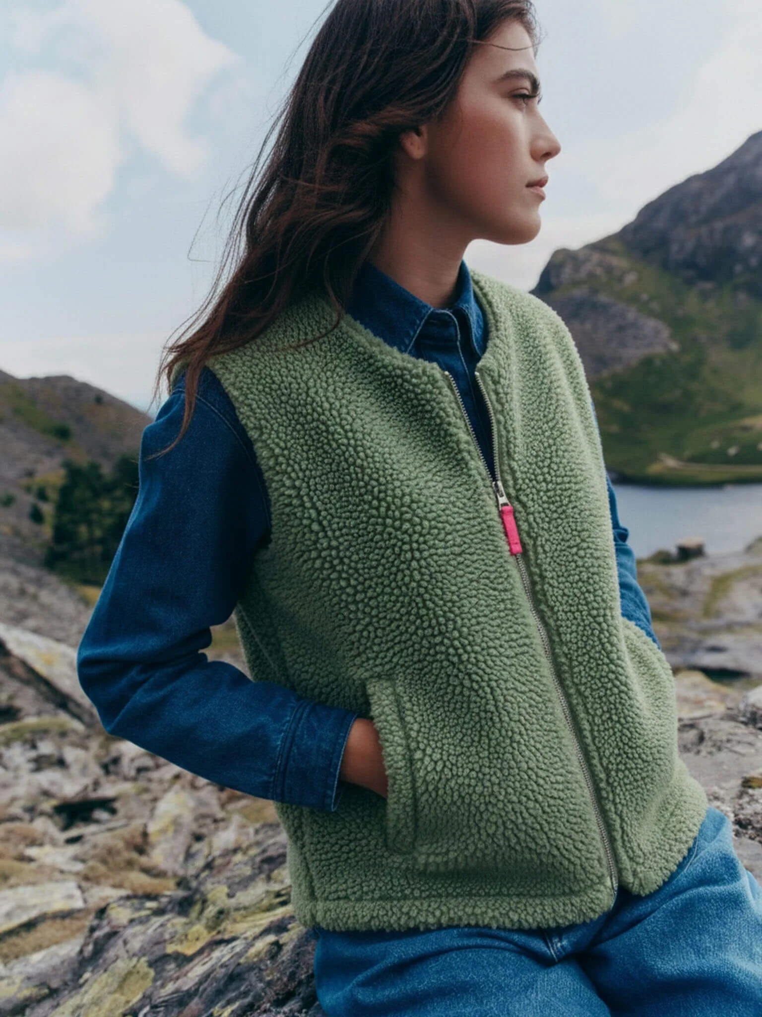 Harlem Recycled Fleece Gilet in Hedge Green - Image 3