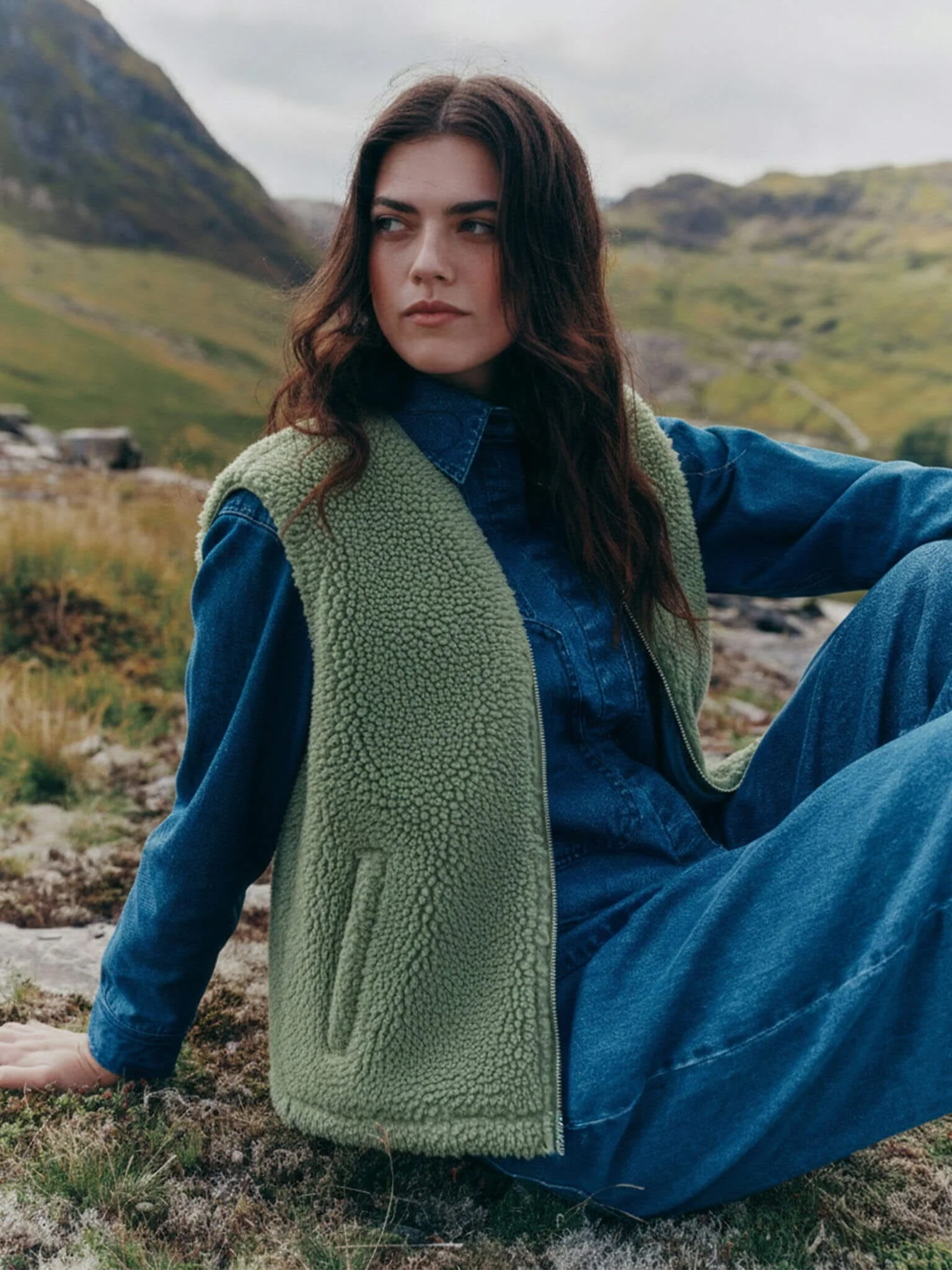 Harlem Recycled Fleece Gilet in Hedge Green - Image 4