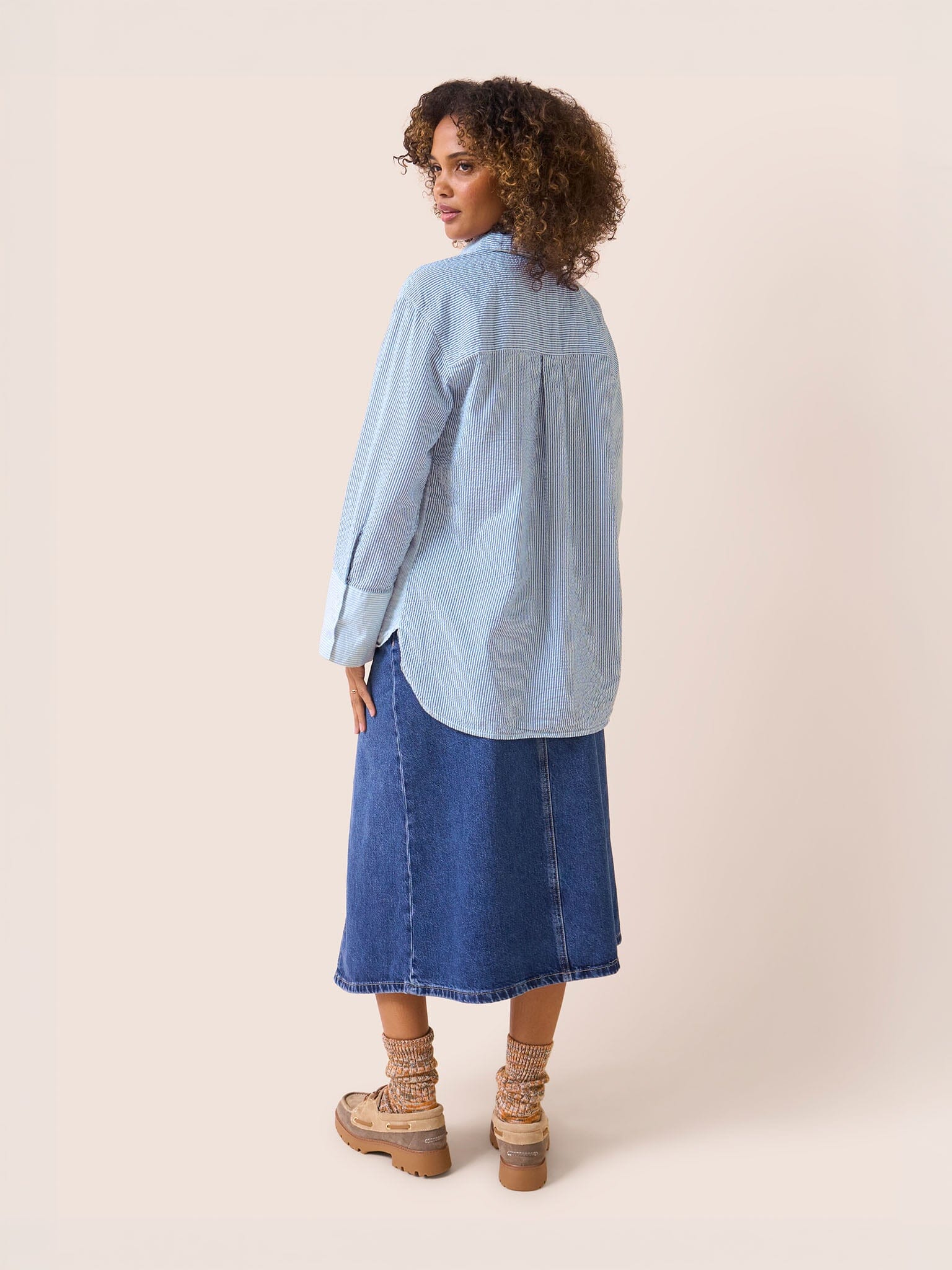 Beaumont Cotton Crinkle Stripe Shirt in Blue - Image 3